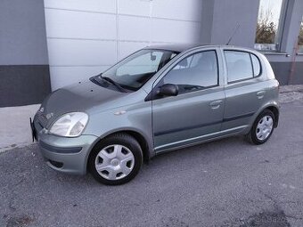 TOYOTA YARIS 1.0i r.04, GARANCE KM, původ ČR 1. majitel