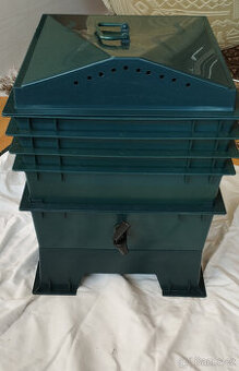 vermikompostér VermiHut 4 PATROVÝ tmavě zelený