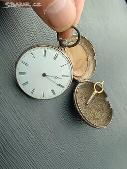 STRIBRNE KAPESNI HODINKY