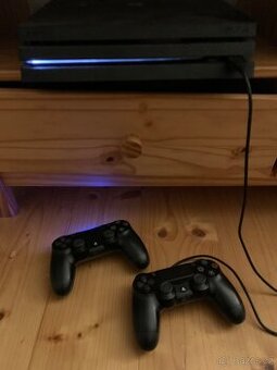 PS4 Pro 1TB + 2x DualShock 4