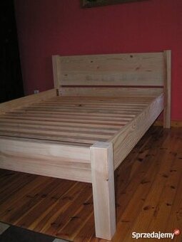 Nová masivní dřevěná postel z borovicového dřeva