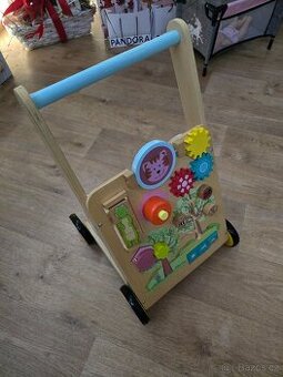 Dřevěné multifunkční chodítko