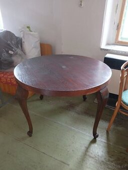 Starožitný jídelní stůl