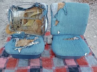 Sedačky VW Brouk přední, na díly, k renovaci,