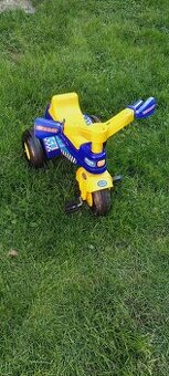 Šlapací tříkolka