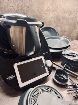 Thermomix TM6 v černé barvě - TOP STAV