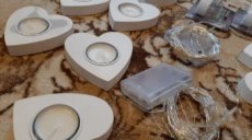 Svatební dekorace - svíčky, svítící LED řetěz