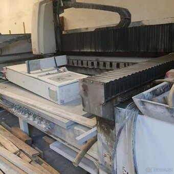 Obráběcí centrum na sklo a kámen INTERMAC Master 23 (8452) - 1