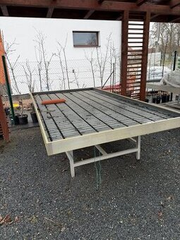 Pěstební zahradní stoly