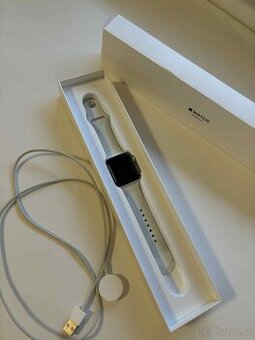 Apple Watch Series 3 + nabíjecí kabel