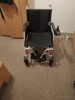 Invalidní elektrický vozík