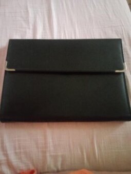 Spisovka ze syntetické kůže