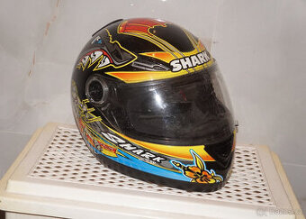 Helma na motorku M motocyklová přilba Shark Replica 57-58cm.