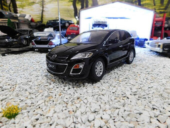 model auta Mazda CX7  1:18 čierna farba