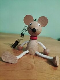 Dřevěná hračka (myš) na pružině
