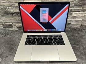 CTO MacBook Pro 15" 2017 i7 / 16GB / 500GB / Pro 555