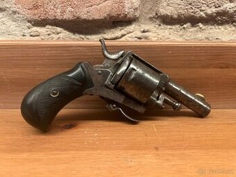 Historický revolver bulldog