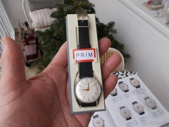 nove nenosene top  kousek hodinky prim rok 1966 funkcni