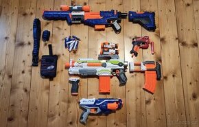 Sada pistolí Nerf včetně příslušenství