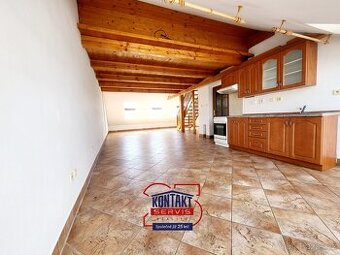 Pronájem prostorného podkrovního bytu 2+kk, 60 m2, ulice J.