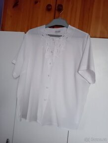 Bílá elegantní košile s knoflíky, retro