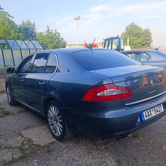 Škoda Superb s ručním ovládáním pro invalidy
