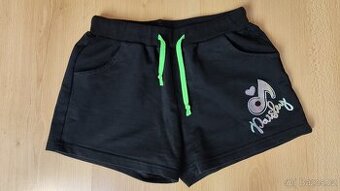Dívčí kraťase 1x 152 , 3x 158