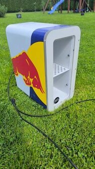 Mini lednice s redbull reklamou