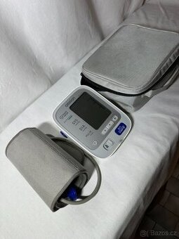 Digitální tlakoměr Omron M6 Comfort – TOP stav + pouzdro