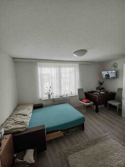🏡 K pronájmu útulný byt 1+KK v zahradním domku–Brno, Ivanov
