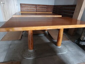 Dubové stoly s litinovou podstavou