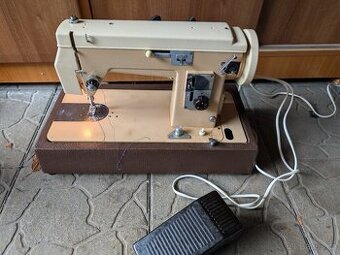 Prodám šicí stroj Lucznik tur2