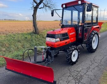 Japonský traktor KUBOTA GL 21 Diesel motor 3 válec, 21HP