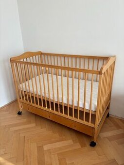 Dětská postýlka masiv