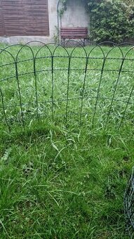 Zahradní zelený plot