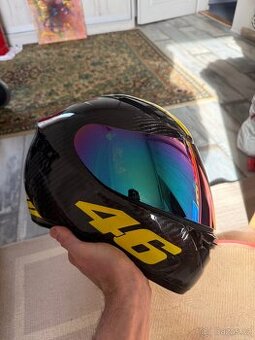 Karbonová přilba MT - zakázkový airbrush Vr46 - vel M