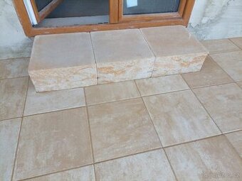 Schodistovy blok, schody, betonovy naslap