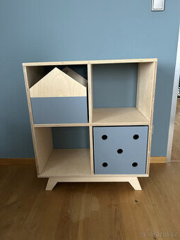 Dřevěný úložný dětský regál, komoda, knihovna