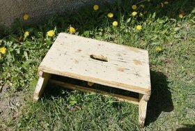 Stará dřevěná stolička