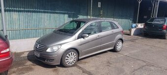Mercedes benz B180