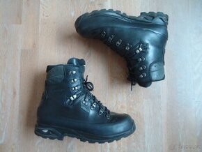 LOWA Tibet Pro GTX - outdoor boty vel. 42,5 - VADA  PODRÁŽKY