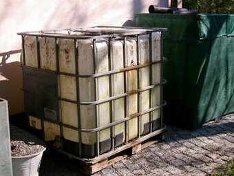 konteiner na destovou vodu