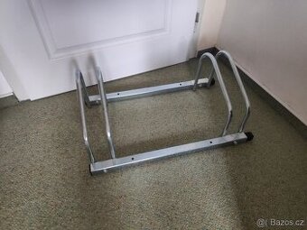 Stojan na kola