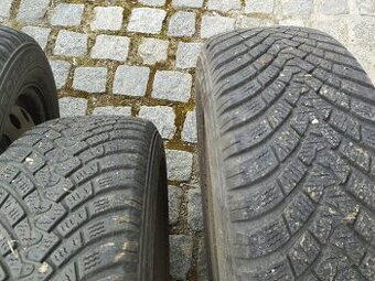 Zimní pneu 185/60R15