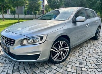 VOLVO V60 2.0D3 5VÁLCE MANUAL NAVI-PDC-LED