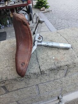 Kožene sedlo v jrasnem stavu 800kc