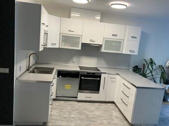 Kuchyň Ikea - REZERVACE, bílá lesk