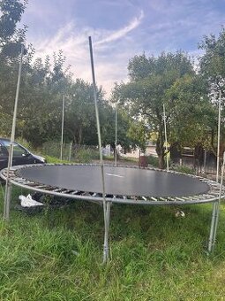Trampolína