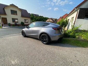 Tesla Model Y Long Range s pohonem všech kol 1/2025