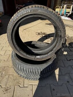 2x ZIMNÍ PNEU PIRELLI SOTTOZERO 3 – 245/40 R19, DOT 2820